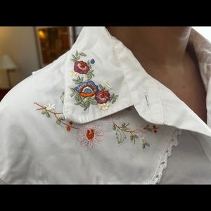 flower embroidered collared shirt